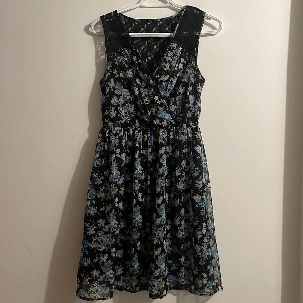 Vero Moda Floral dress with lace back detailing